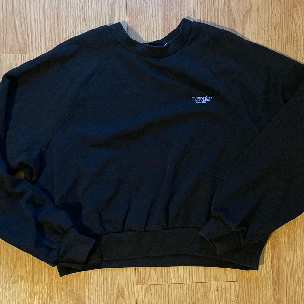 Cute crewneck!!!!